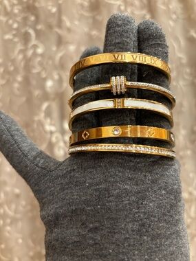 Gold Tone Women's Stackable Bangle Bracelet Set of five